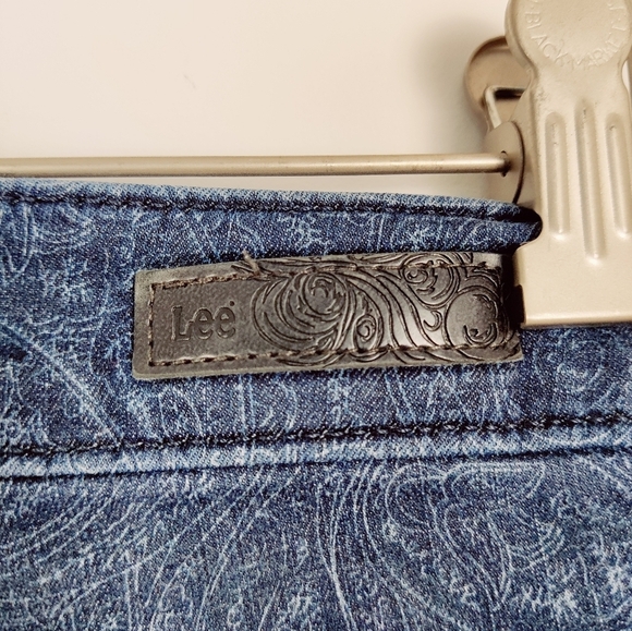 Lee Classis Fit Women's Paisley Print Jeans Size 6 Blue Denim Pants - Picture 5 of 11